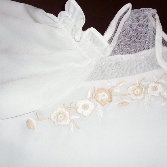 Blouse Floral Embroidery Cream Lace Trimmed Top - Picture 4 of 11